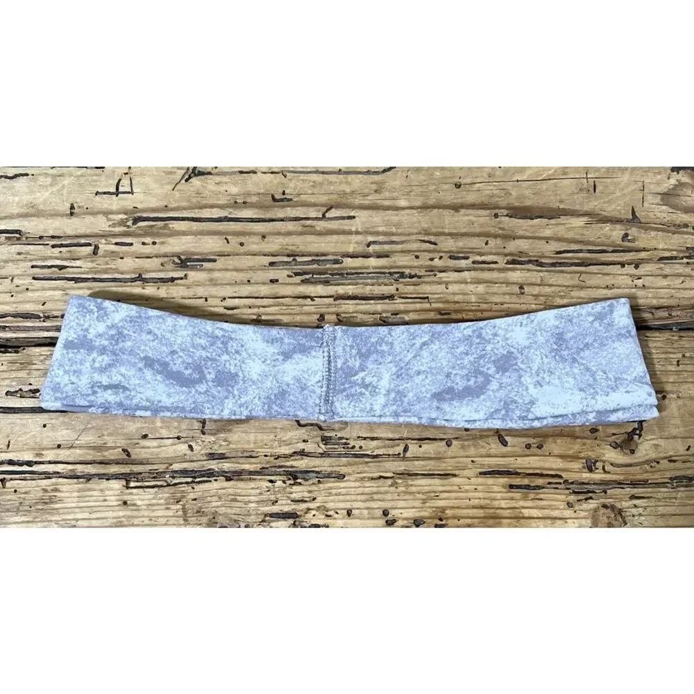Lululemon Women’s Size OS Washed Marble Alpine White Fly Away Tamer Headband